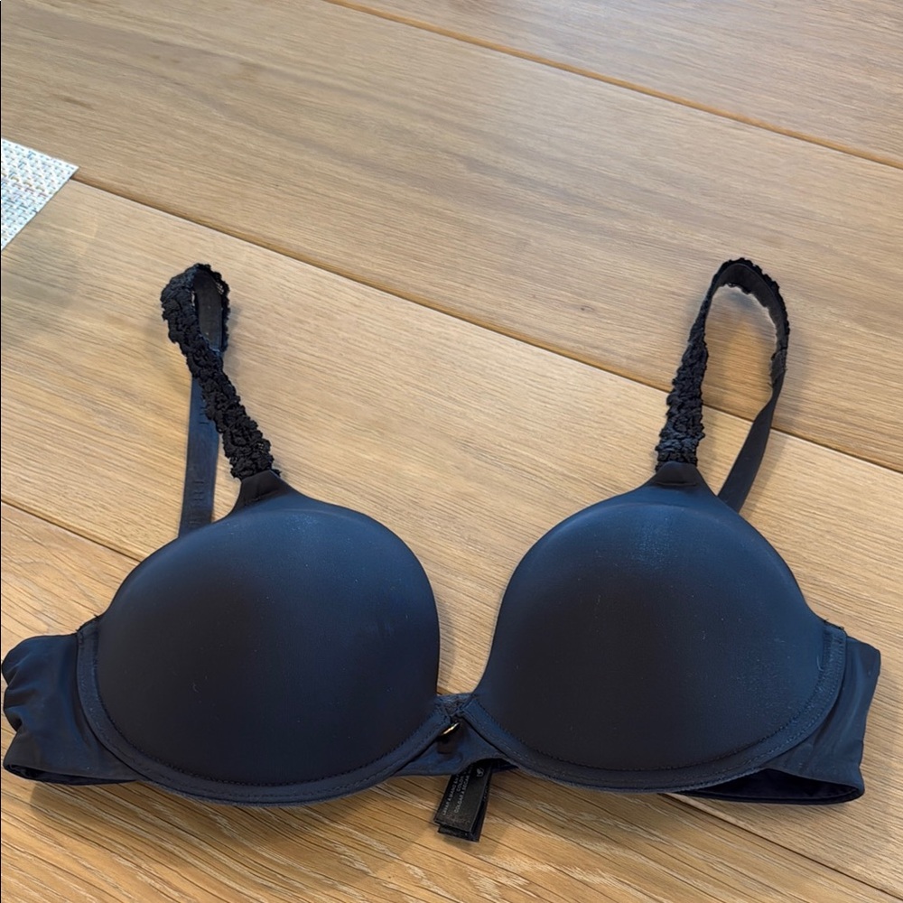 Natori Black Bra with Molded Cups and Adjustable Straps